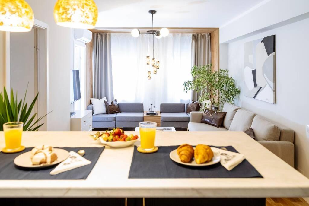 Ferienwohnung Stunning Views 2BR Intercontinental Flat Bukarest Exterior foto