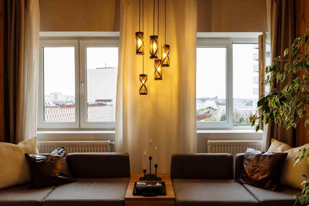 Ferienwohnung Stunning Views 2BR Intercontinental Flat Bukarest Exterior foto
