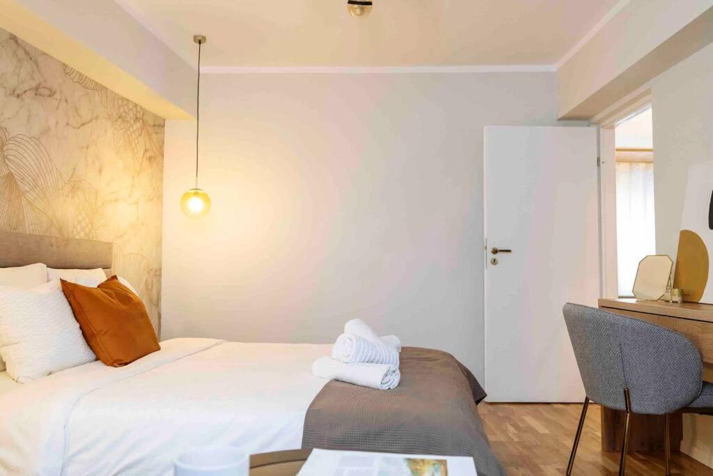 Ferienwohnung Stunning Views 2BR Intercontinental Flat Bukarest Exterior foto