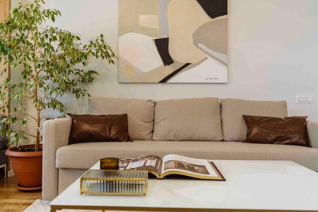 Ferienwohnung Stunning Views 2BR Intercontinental Flat Bukarest Exterior foto