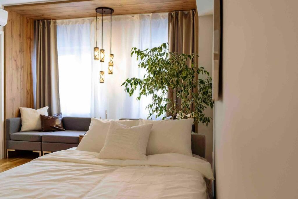 Ferienwohnung Stunning Views 2BR Intercontinental Flat Bukarest Exterior foto
