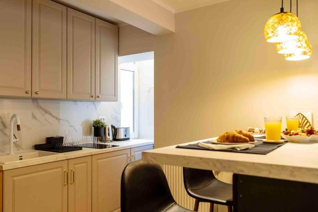 Ferienwohnung Stunning Views 2BR Intercontinental Flat Bukarest Exterior foto