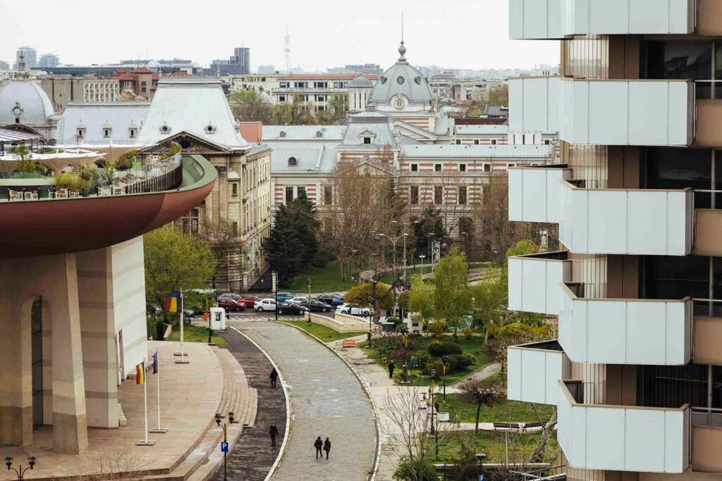 Ferienwohnung Stunning Views 2BR Intercontinental Flat Bukarest Exterior foto