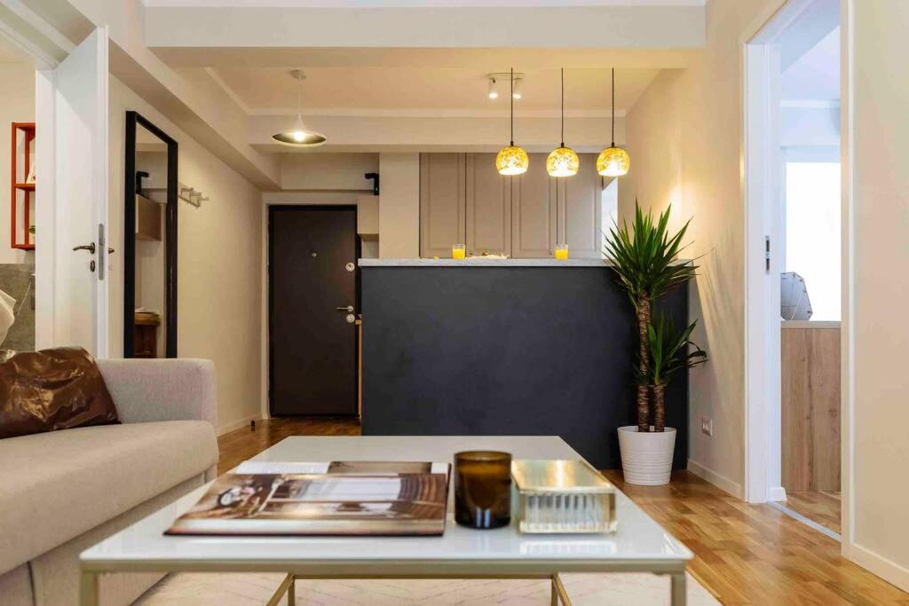 Ferienwohnung Stunning Views 2BR Intercontinental Flat Bukarest Exterior foto
