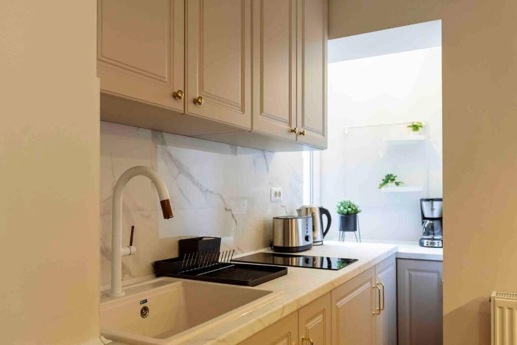 Ferienwohnung Stunning Views 2BR Intercontinental Flat Bukarest Exterior foto