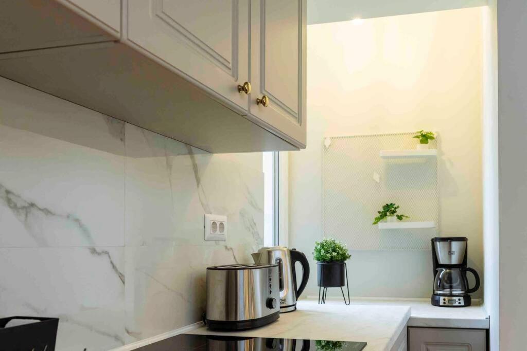 Ferienwohnung Stunning Views 2BR Intercontinental Flat Bukarest Exterior foto