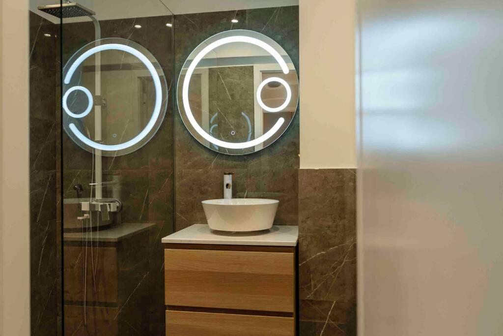 Ferienwohnung Stunning Views 2BR Intercontinental Flat Bukarest Exterior foto