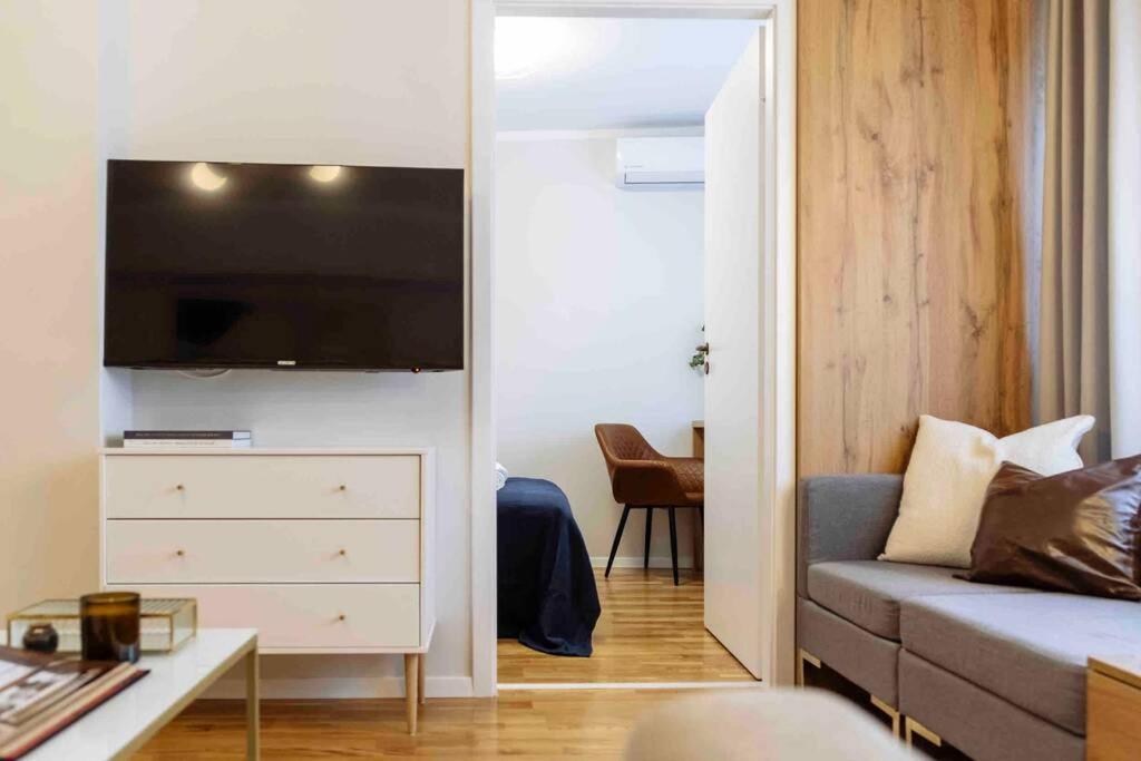 Ferienwohnung Stunning Views 2BR Intercontinental Flat Bukarest Exterior foto